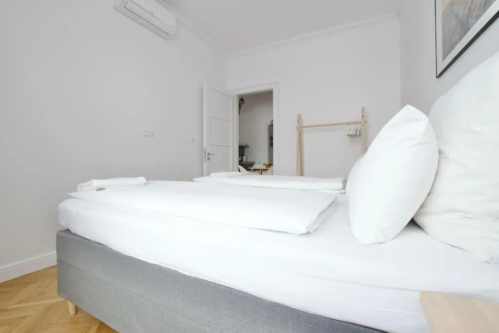 Premium Apartment By Hi - Central 2 Bedroom - Best View Budapest