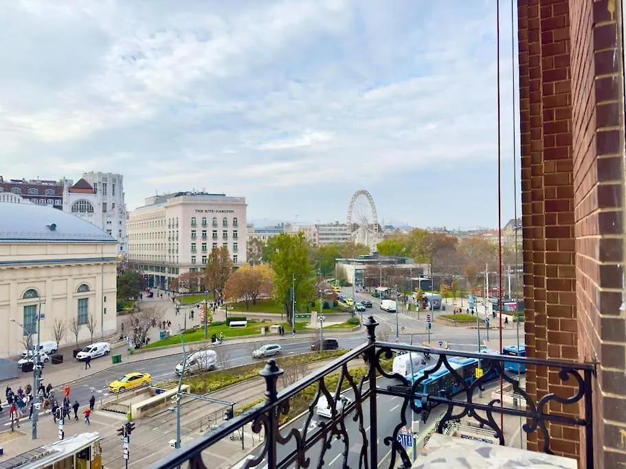 Premium Apartment By Hi - Central 2 Bedroom - Best View Budapest