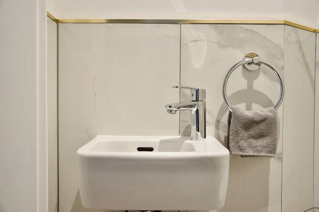 Premium Apartment By Hi - Central 2 Bedroom - Best View Budapest